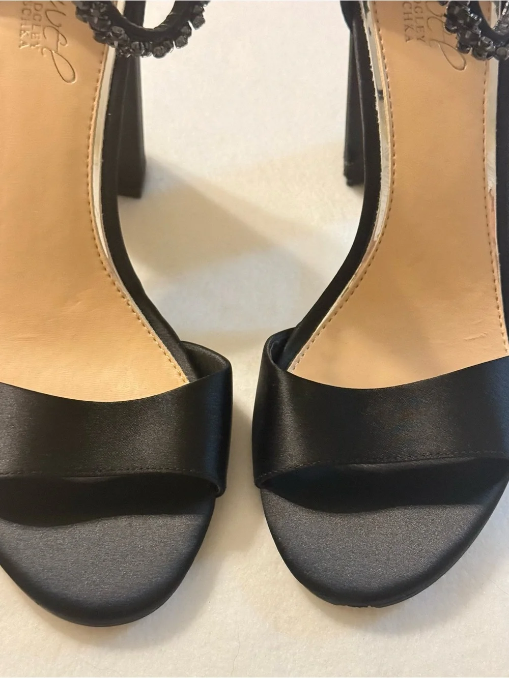 New Jewel Badgley Mischka Louise Peep-Toe Block Heel. Black. Size 8.